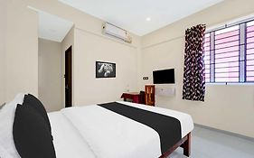 Hotel O Sreekanteswaram Temple